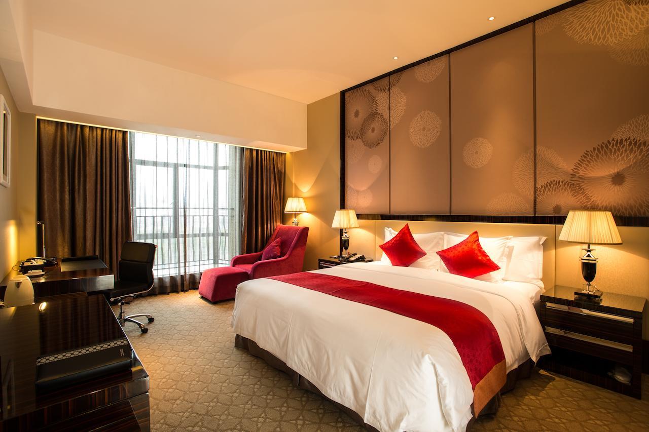 Ln Dongfang Hotel, Sihui Rum bild
